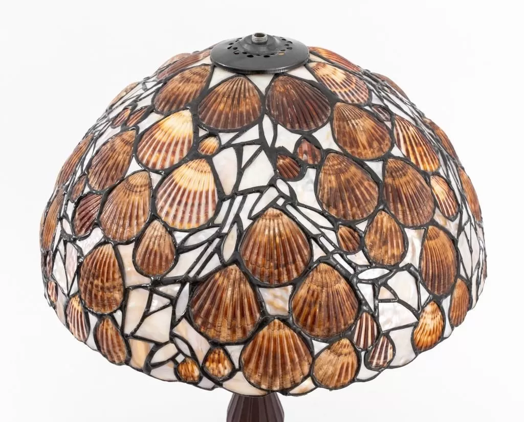 Hoosin Style Seashell & Mother of Pearl Table Lamp