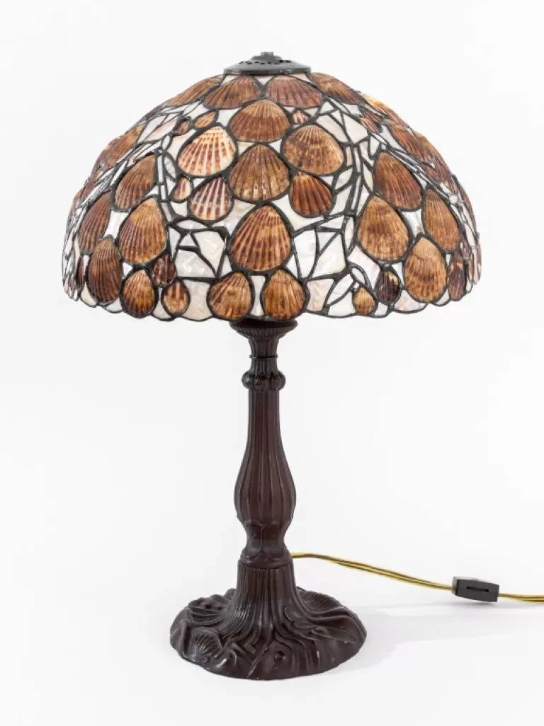 Hoosin Style Seashell & Mother of Pearl Table Lamp