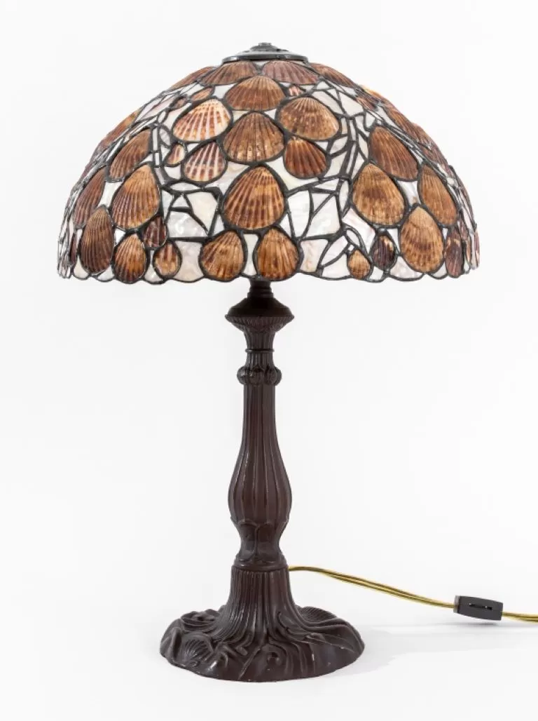 Hoosin Style Seashell & Mother of Pearl Table Lamp