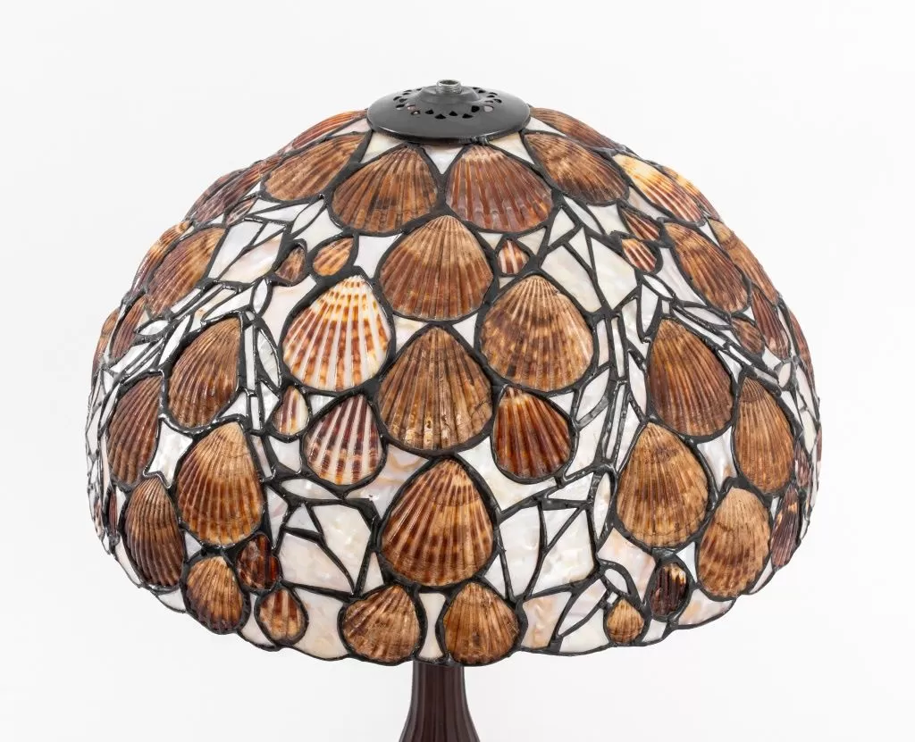 Hoosin Style Seashell & Mother of Pearl Table Lamp