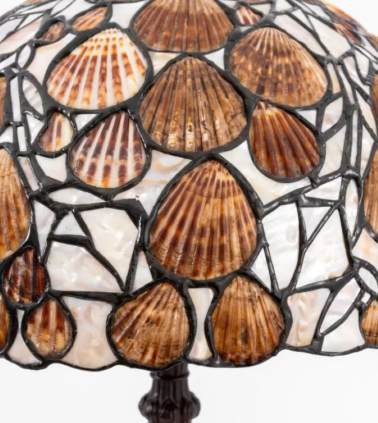 Hoosin Style Seashell & Mother of Pearl Table Lamp